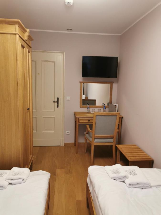 Kasztanowy Palac Swadzim Exterior foto
