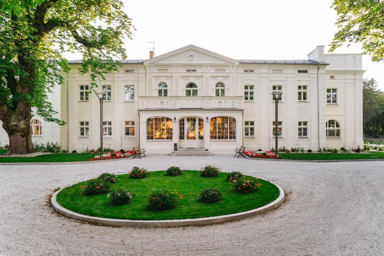 Kasztanowy Palac Swadzim Exterior foto
